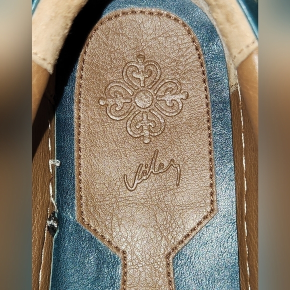 VÉLEZ Artisan Floral Embroidered Leather Sneakers Size 36 - Picture 13 of 16